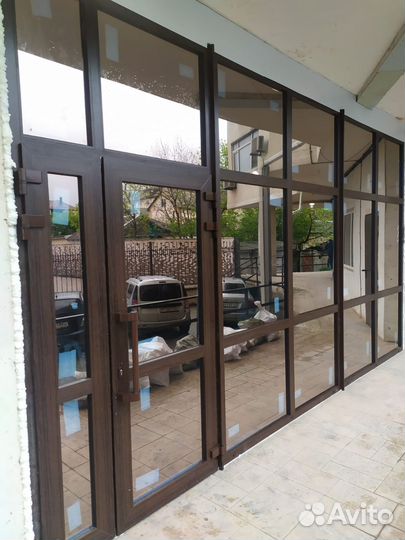 Входная пластиковая дверь