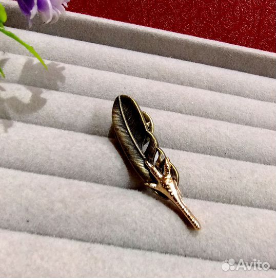 Винтажная брошь перо куриная лапка