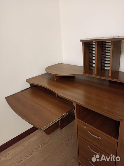 Компьютерный стол