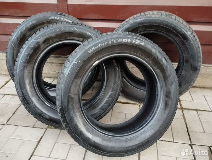 Hankook Winter I'Cept IZ2 215/60 R16 99T