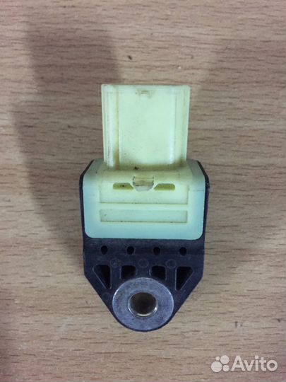 Датчик Airbag на Toyota Camry 50