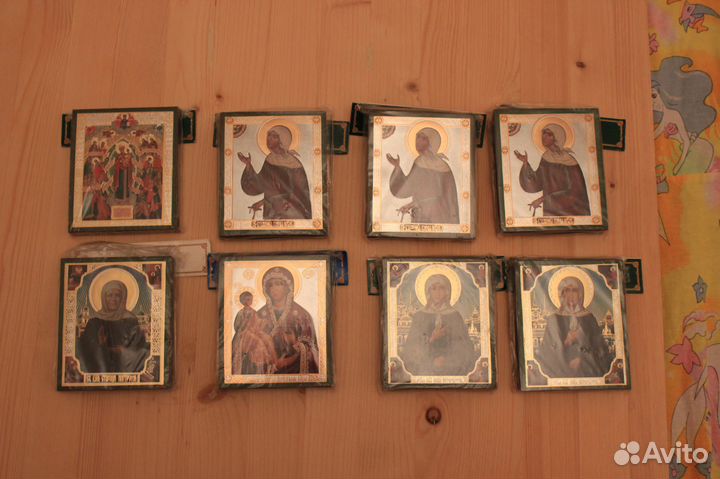 Иконы на дереве новые разные