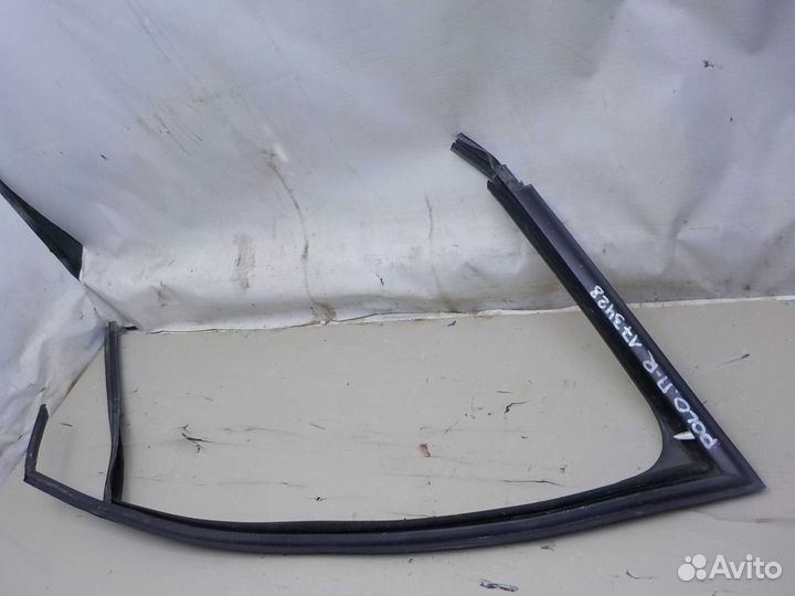 Резинка дверная volkswagen polo передняя правая