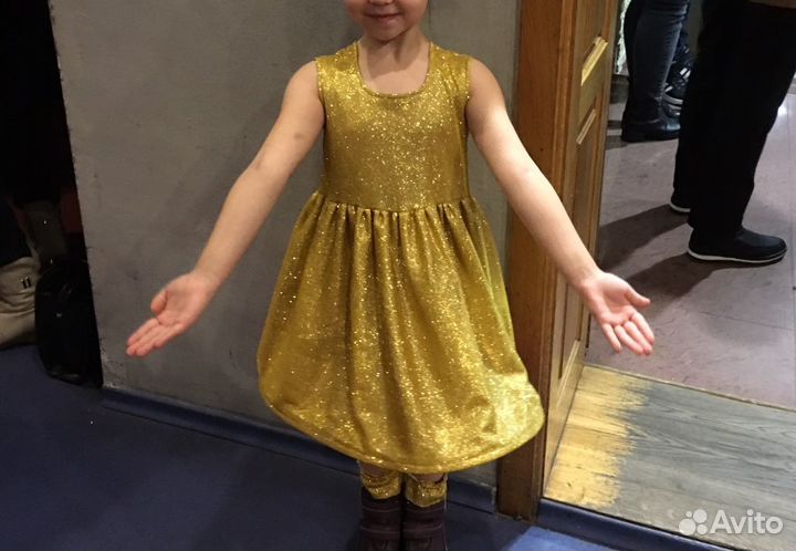Золотистое платье
