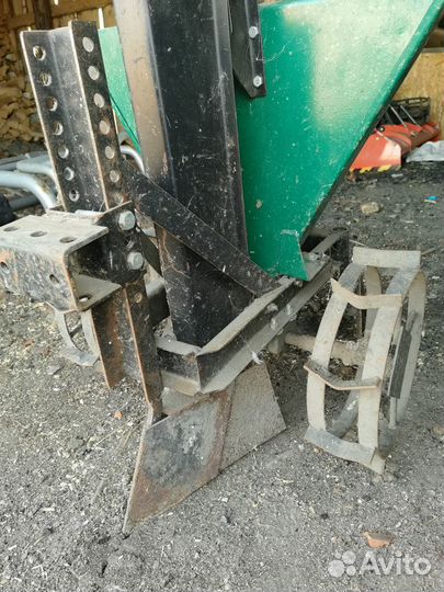 Картофелесажалка для мотоблока