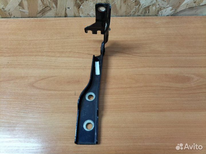 Петля капота правая Volkswagen Polo MK5 cggb 1.4