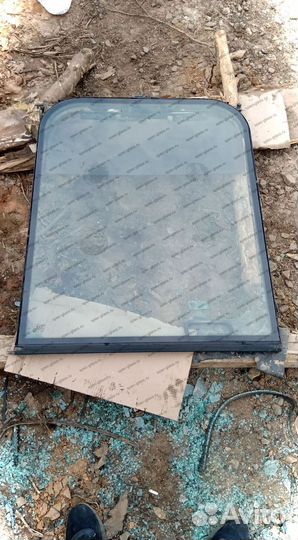 Case 580 Стекло кузовное нижнее правое, левое