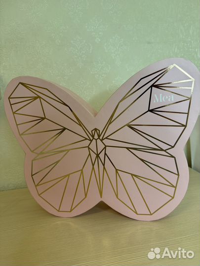 Коробки и корзинки для подарков и цветов