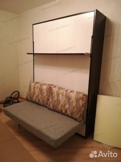 Шкаф-кровать с диваном для маленьких квартир