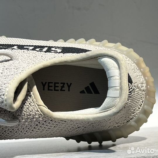 Кроссовки Yeezy Boost 350v2 Adidas