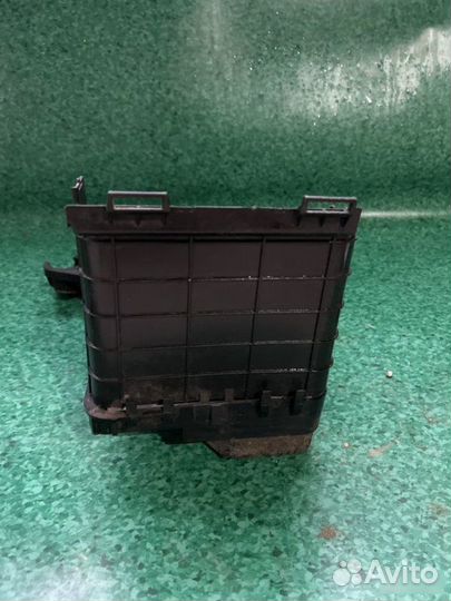 Площадка АКБ Volkswagen Passat 2008-2012