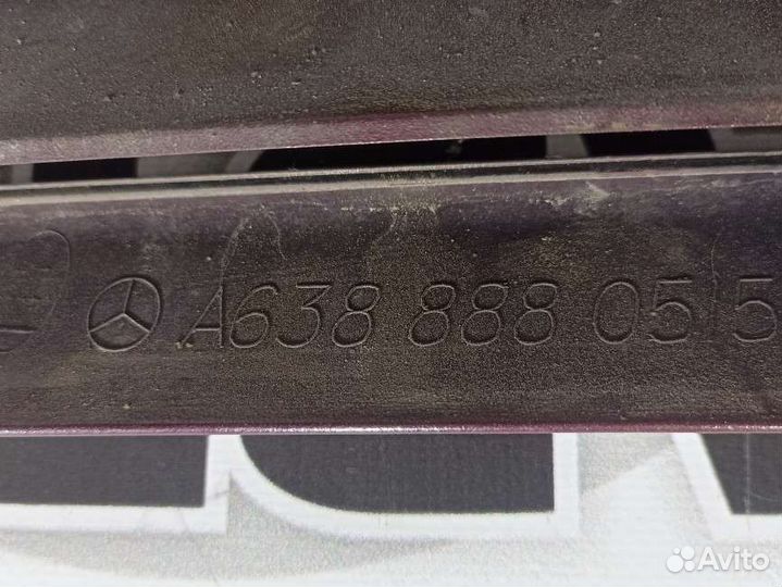 Решетка радиатора Mercedes W638