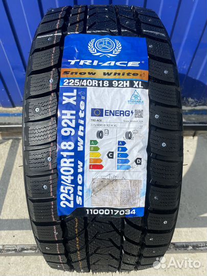 Tri Ace Snow White II 225/40 R18 92H