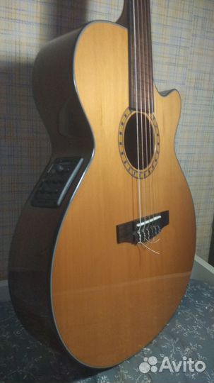 Классическая безладовая гитара баритон Cort