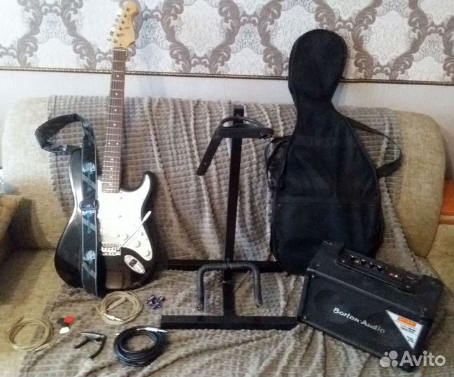 Электрогитара, комбоусилитель, стойка, чехол и др