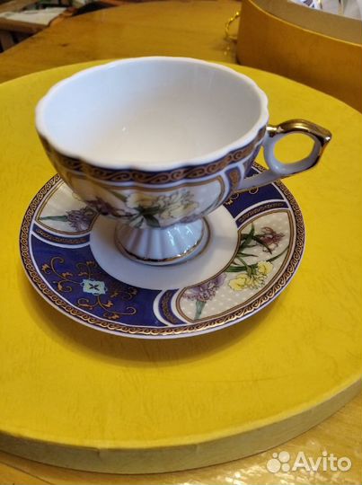 Новый сервиз из 12 предметов (6 чашек и 6 блюдец)