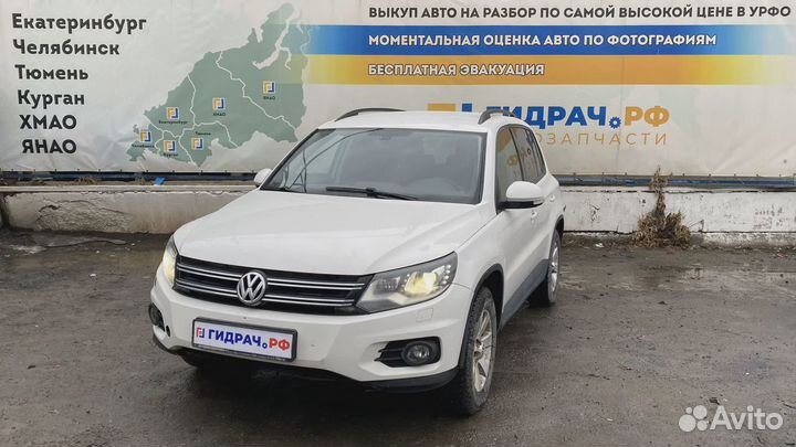 Бачок омывателя лобового стекла Volkswagen Tiguan