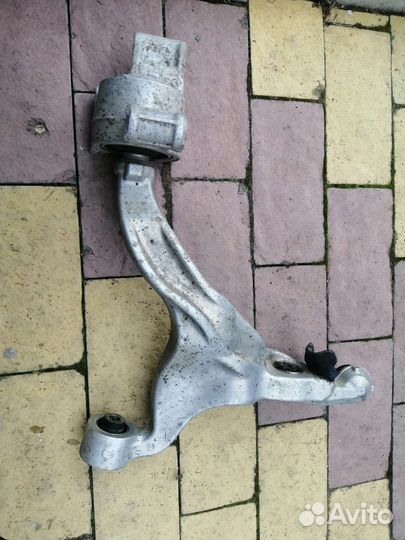 Левый Нижний рычаг на Инфинити Q50