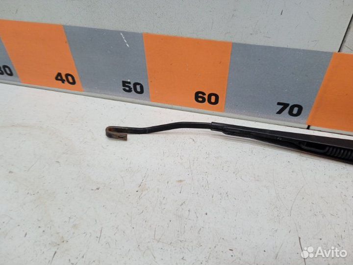 Поводок стеклоочистителя передний правый Great