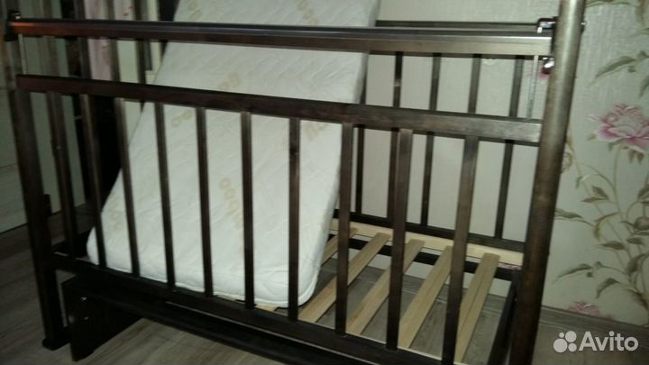 Продам кроватку маятник
