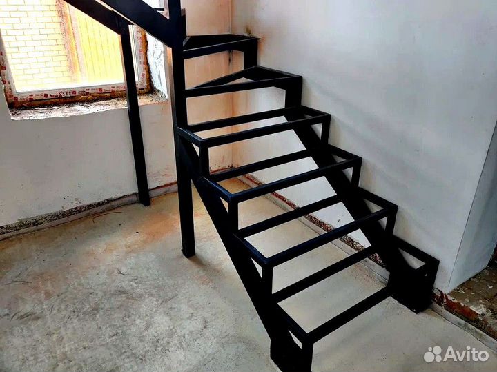 Металлокаркас лестницы на второй этаж дома