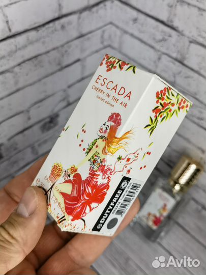 Духи женские Escada Cherry in the Air 30 мл Люкс