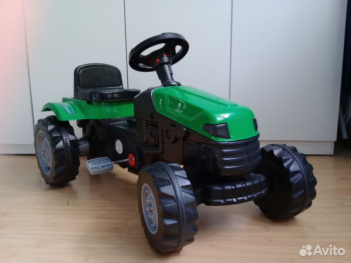 Детский трактор с педалями Pilsan