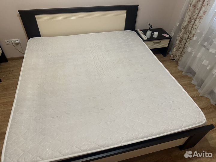 Кровать с матрасом