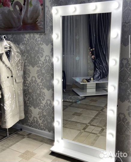 Зеркало с лампочками в полный рост. Гримерное