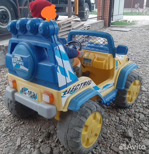 Детский электромобиль двухместный бу