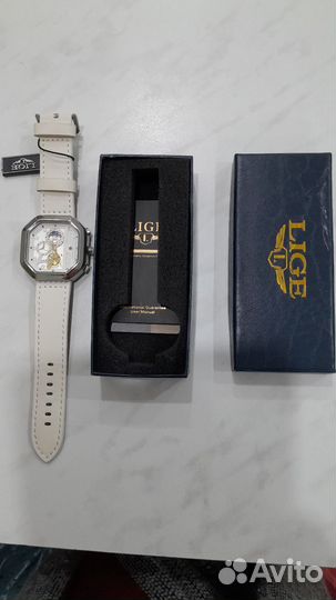 Мужские кварцевые часы с белым ремешком