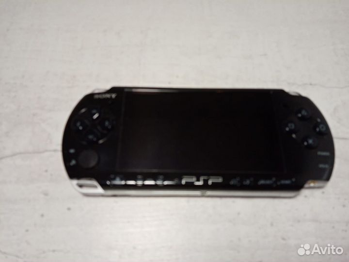 PSP 2000 (PlayStation Portable 2000 )