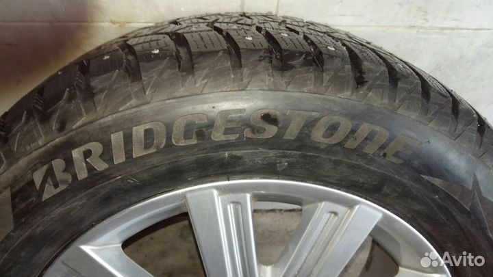 Bridgestone Blizzak Spike-02 SUV 275/55 R19