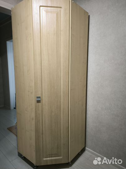 Угловой шкаф в прихожую бу