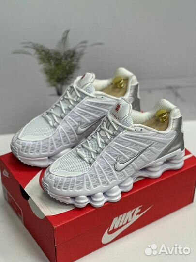 Nike Air Shox: Стиль и Комфорт в одних кроссовках