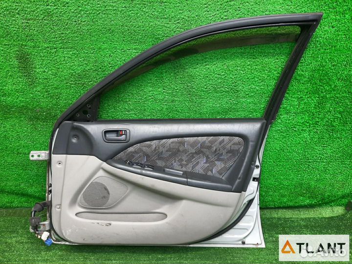 Дверь боковая передний правый toyota caldina