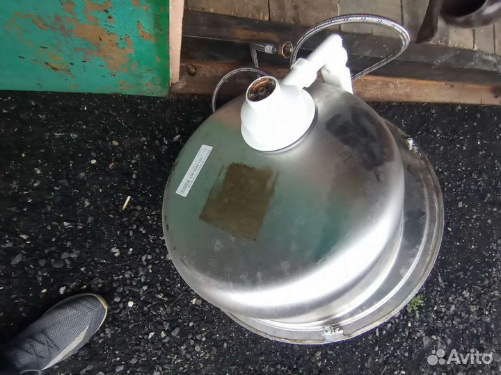 Кухонная мойка, компрессор для холодильника