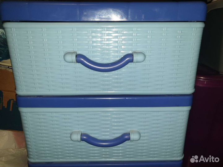 Пластиковая тумба с ящиками на колёсиках