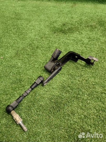 Датчик высоты подъема передний левый Volkswagen