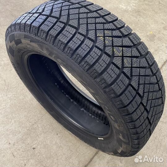 Pirelli Ice Zero FR 235/45 R18 H