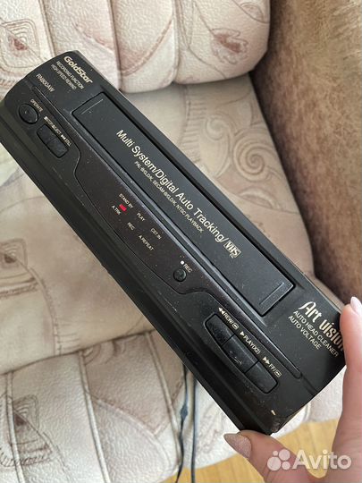 Видеомагнитофон goldstar