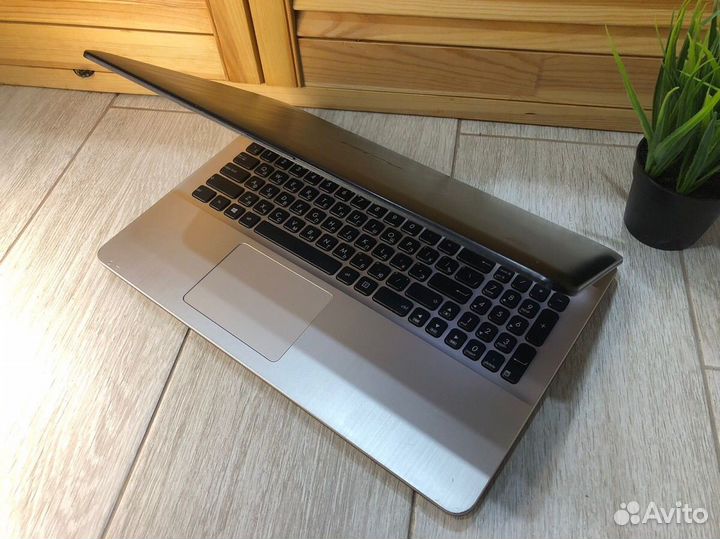 Ноутбук asus D541N
