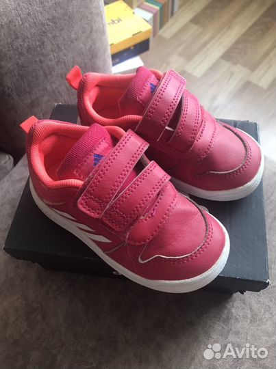 Кроссовки для девочки