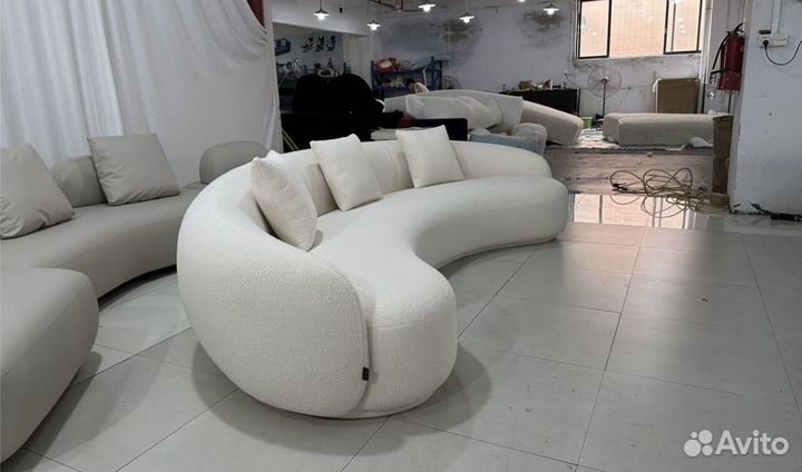 Полукруглый диван