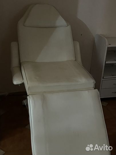 Продаю кушетку тумбу и стул
