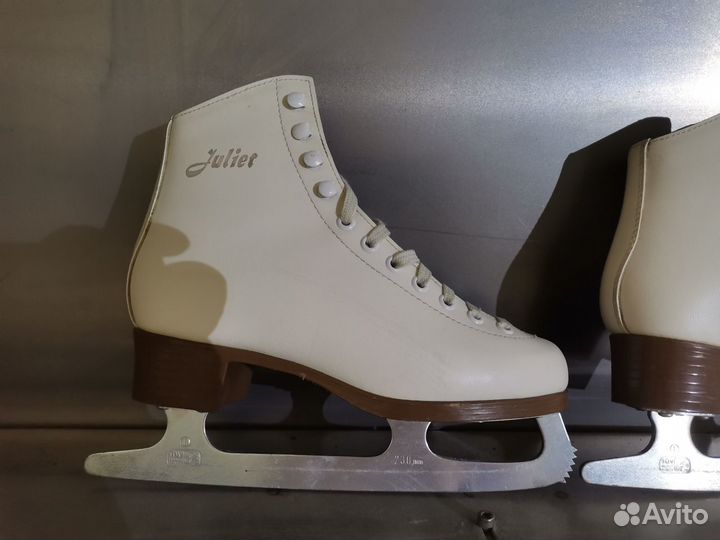 Коньки фигурные женские