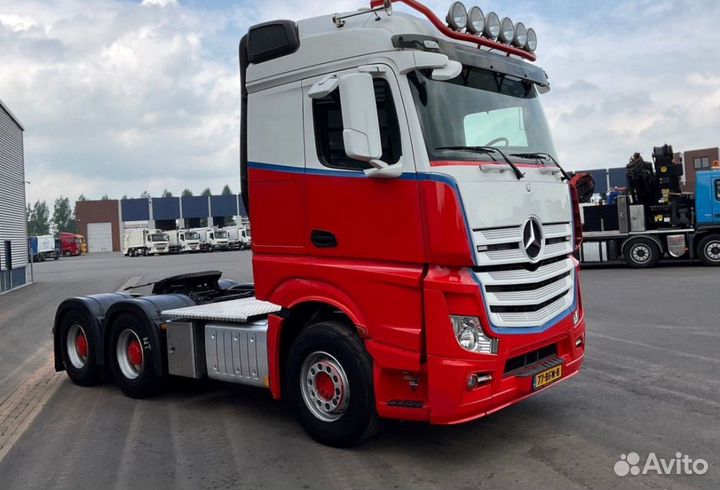 Pазбираем грузовик Mercedes-Benz Actros mpiv с 201