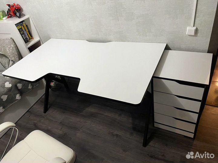 Компьютерный стол с тумбой