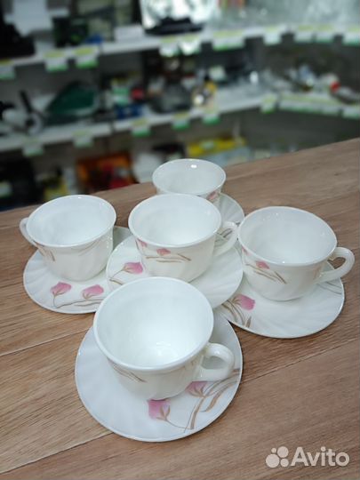Набор чашек и блюдец