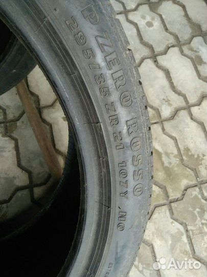 Pirelli P Zero 295/35 R21